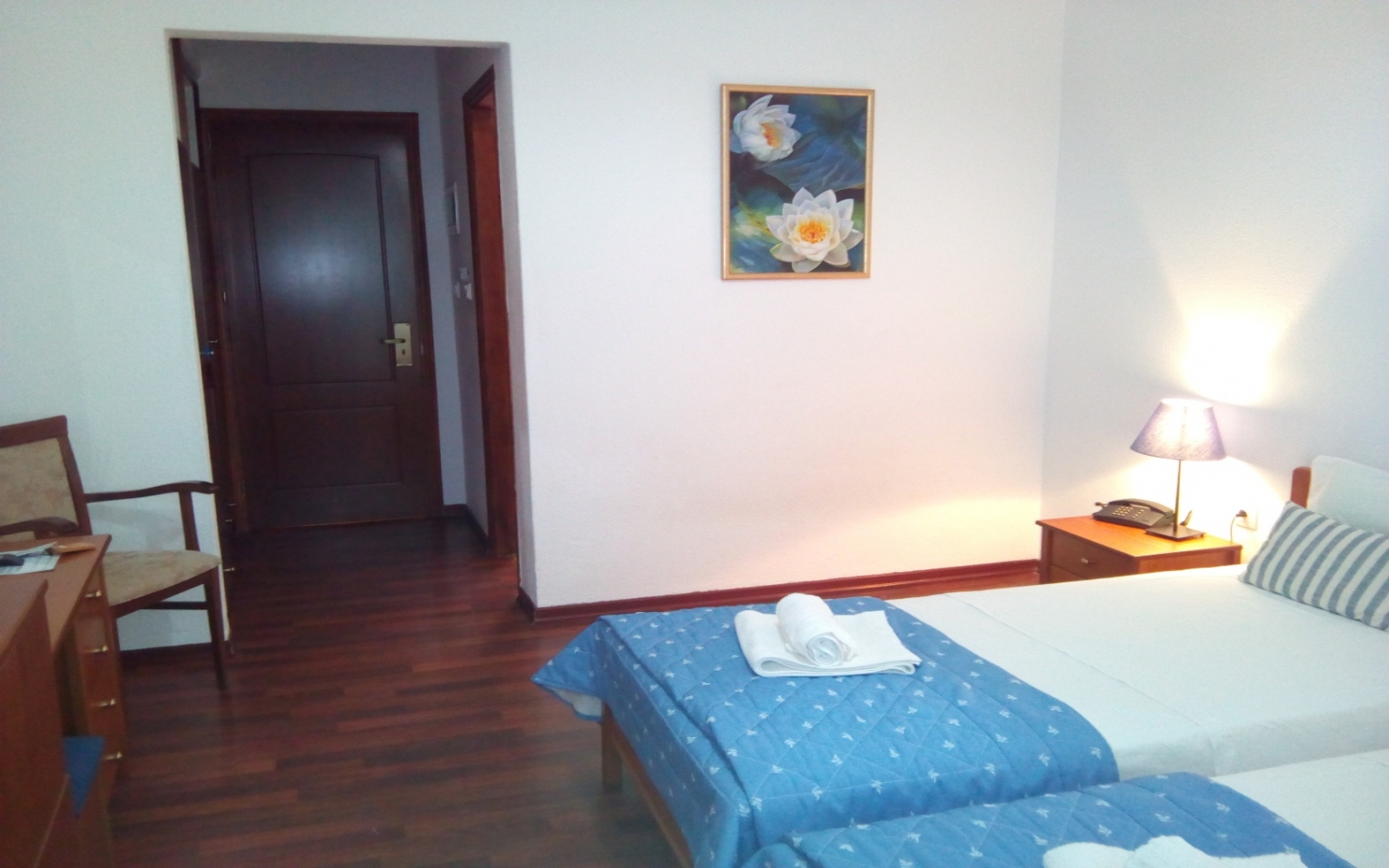 Twin Room  with two single beds - Mountain View